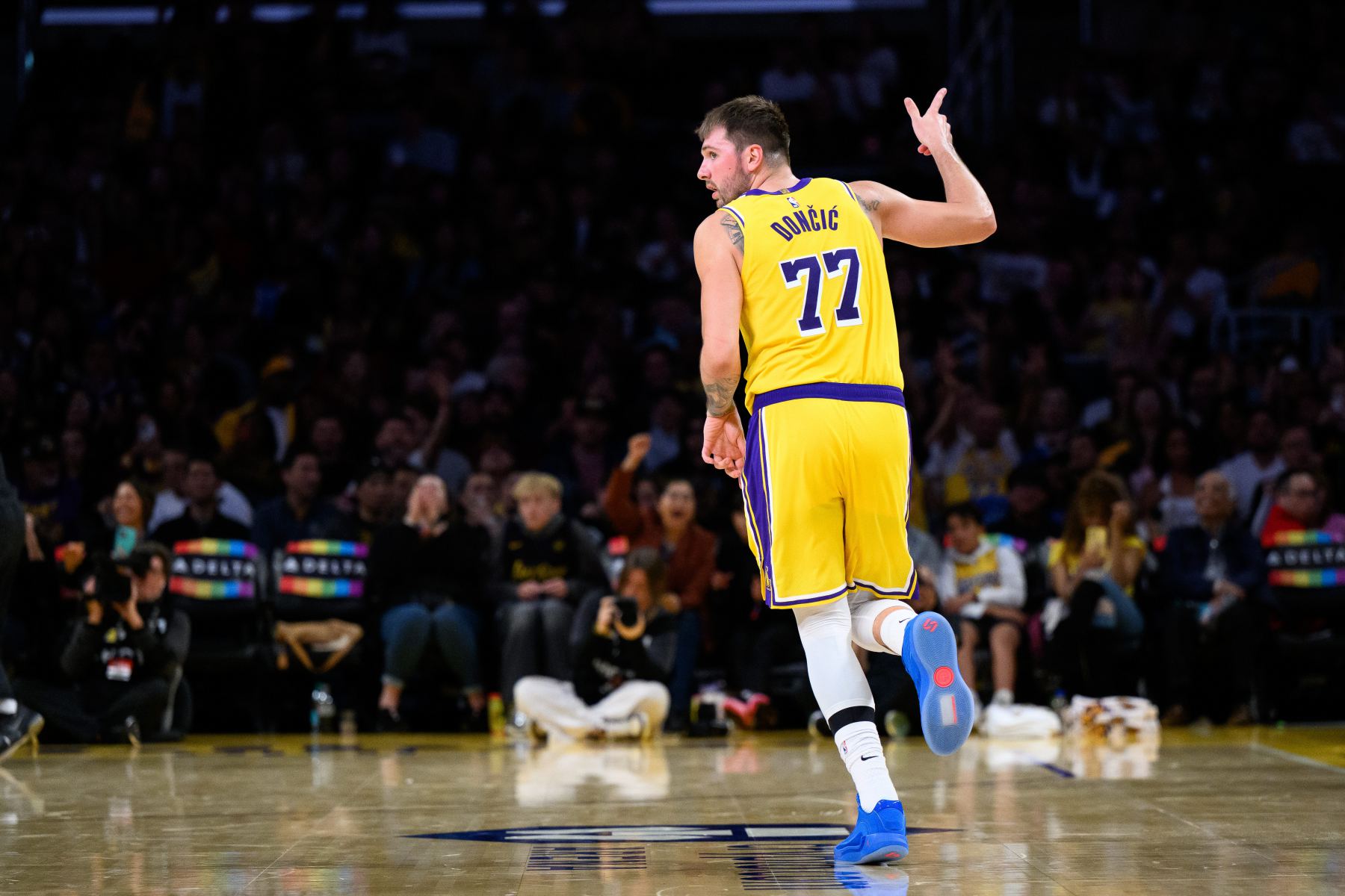 ¡Primero en la historia! Doncic anotó 344 puntos + 89 asistencias + 36 triples en los diez primeros partidos.