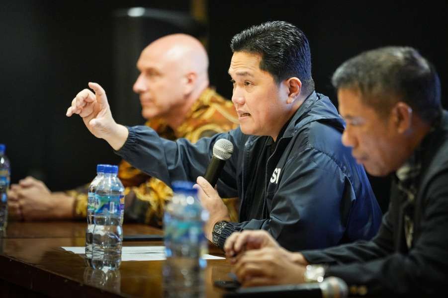 Thohir: No te apresures a elegir un entrenador. Quien diga que Van Gaal quiere entrenar a Indonesia es un mentiroso